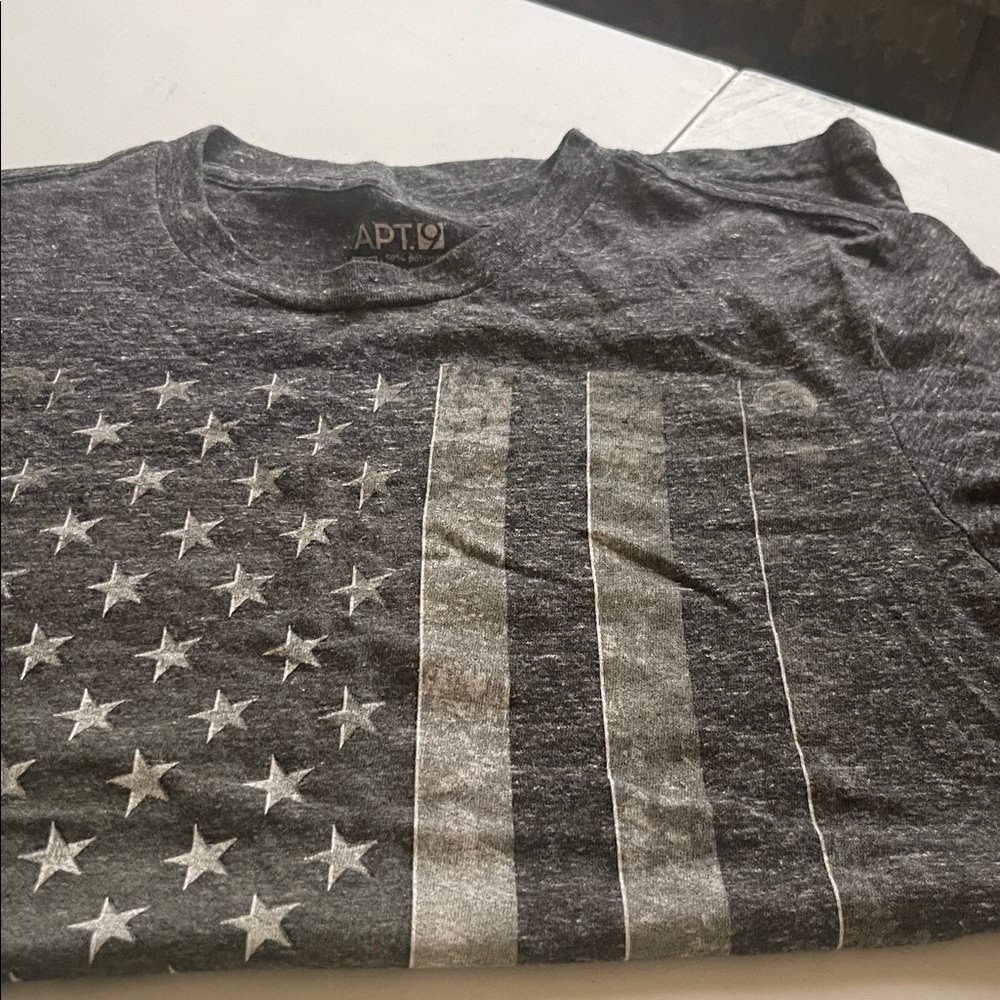 2 T-Shirts Apt. 9 Men's Short Sleeve Tees - Charcoal and White - Picture 3 of 6